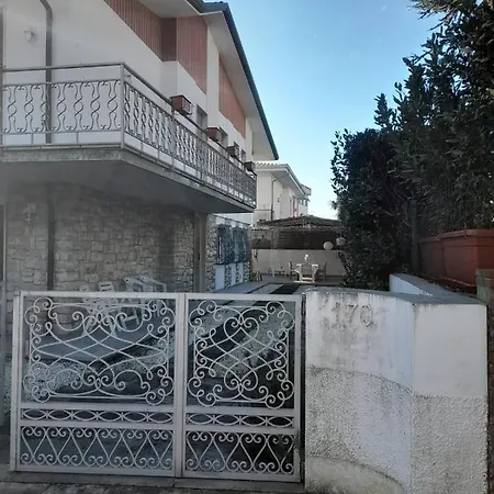 Liana Apuana Mare Casa vacanze *